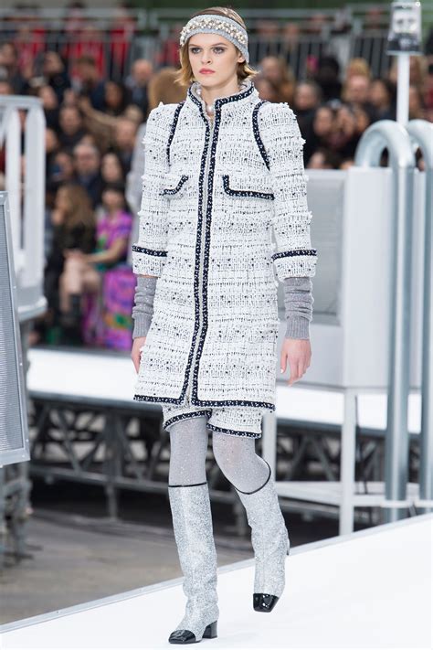 collezioni taileurs chanel 2017 autunno|Chanel fall 2017 collection.